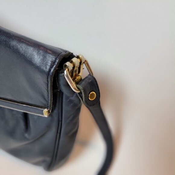 Vintage Entienne Aigner leather crossbody bag. - Picture 4 of 8